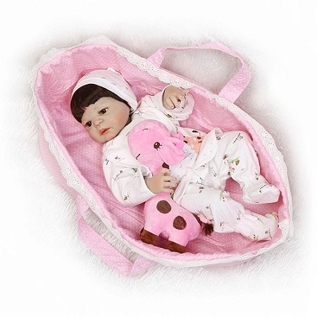 Bebê Reborn Resembling Êmily com cesto de dormir e carregar