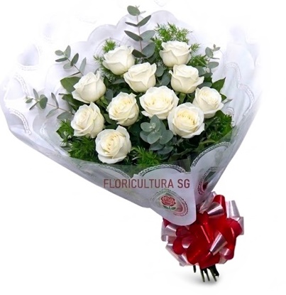 027 - Buquê com 12 rosas brancas