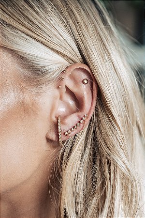 Brinco Earcuff Ilusão com Corrente em ouro 18k