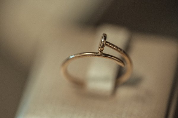 Anel Prego Minimalista em ouro 18k