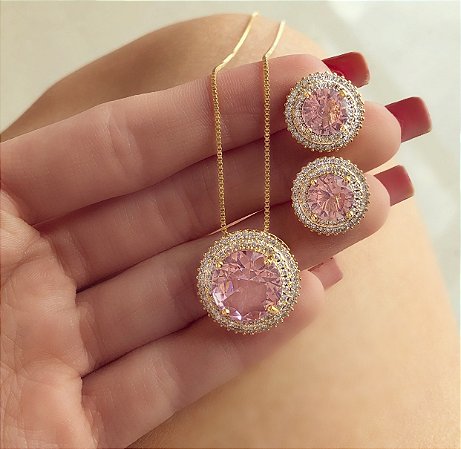 Conjunto Redondo Duquesa Cristal Safira Rosa e Mil Zircônias Diamond Dourado