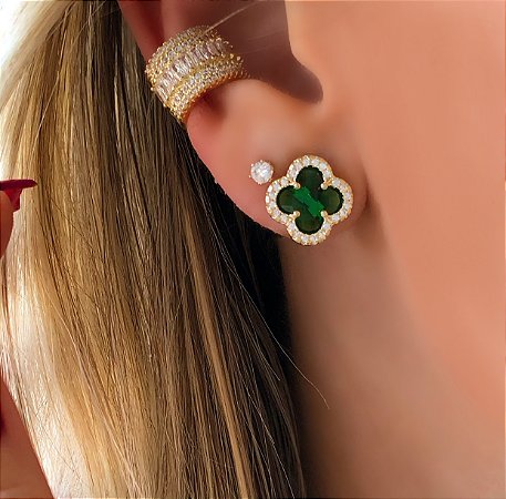 Brinco Trevo Verde Esmeralda com Cravação de Zircônias Diamond Dourado