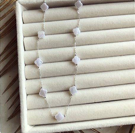 Chocker/Gargantilha Inspired Flor Pérolado Ródio Branco