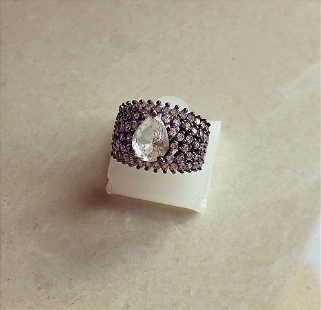 Anel Luxuoso Cravação Mil Zircônias Diamond e Gota de Pedra Fusion Branca Ródio Negro