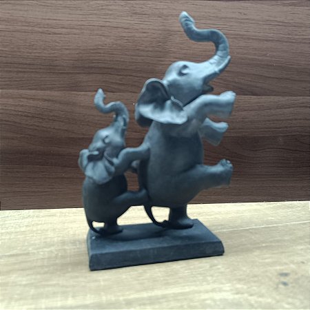 Elefantes Pretos