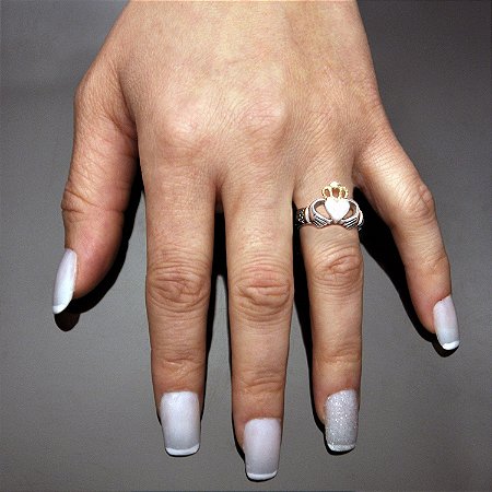 ANEL CLADDAGH EM PRATA 950K COM DETALHE EM OURO 12K - www.moto-joias.com.br