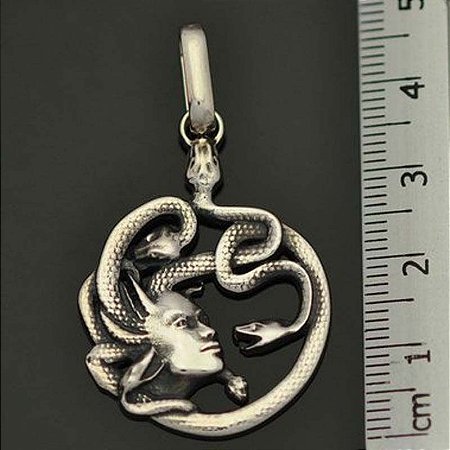 Pingente Medusa em prata 950k - Maciço