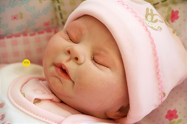 Boneca Bebê Reborn Menina Kaelin 40 Cm Olhos Fechados Detalhes Reais Linda Princesinha Com Enxoval