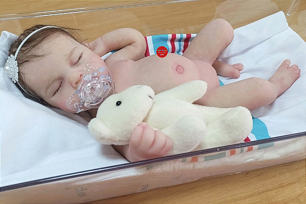 Bebê Reborn Menina Paris 35 Cm Olhos Fechados Silicone Sólido Pode Dar Banho Parece De Verdade