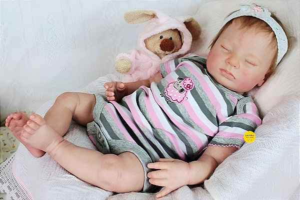 Bebê Reborn Menina Gemma 49 Cm Olhos Fechados Bebê Quase Real Acompanha Lindo Enxoval