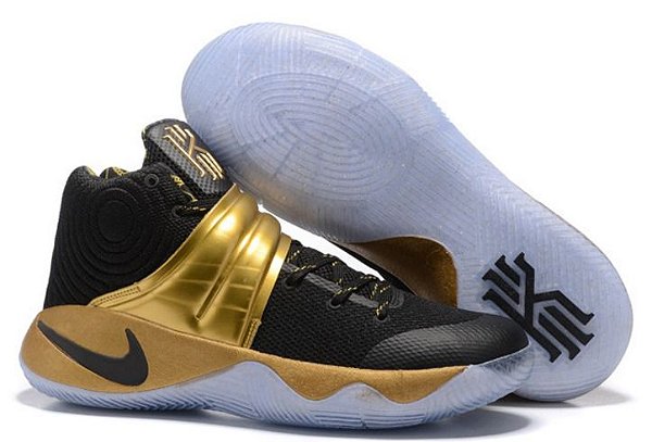 tenis lebron james dourado