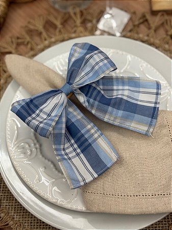 Porta Guardanapo Laço de Tecido Xadrez Azul com Detalhe Fendi e Argola de Madeira — Unidade