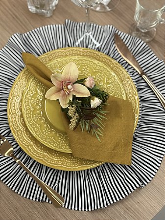 Lugar Americano Redondo com Babado – Listrado Preto e Branco – 40cm – Unidade