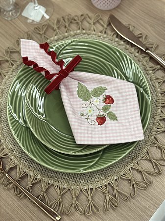 Guardanapo Xadrez Rosa com Bordado de Morangos 43x43cm Tricoline 100% Algodão