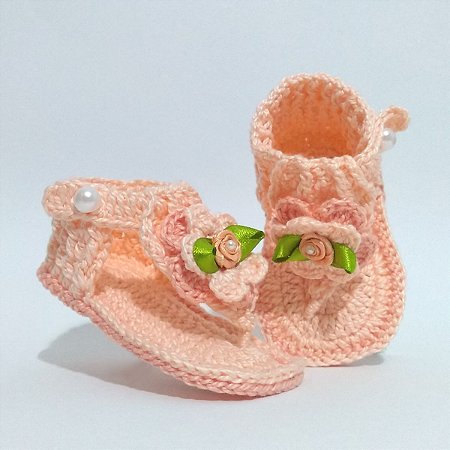 A299 Sandalinha de croche de menina salmao de bebe