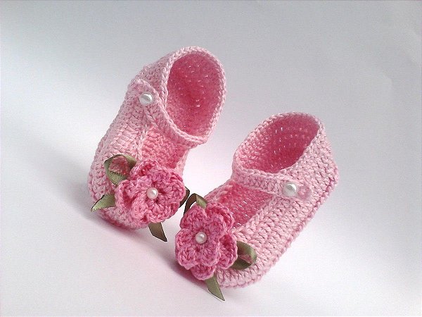 A235 Sapatinho de croche de menina rosa bebe flor - MM Sapatinhos