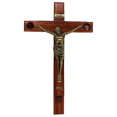 Crucifixo em Madeira com pedras, terra e rosas de Medjugorje - Mogno (de Parede)