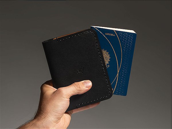 Capa para Caderneta e Passaporte - Couro Bicolor Preto e Caramelo