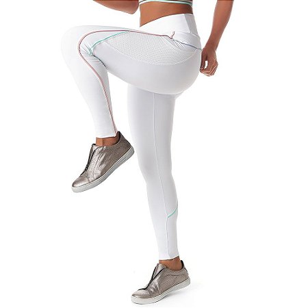 vestindo calça legging