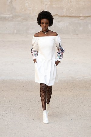 Chanel - Vestido branco bordado / Chanel Croisière 2021-2022