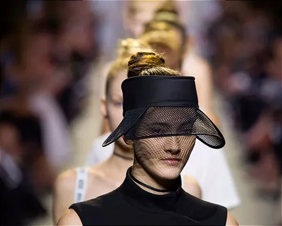 Christian Dior - Viseira preta