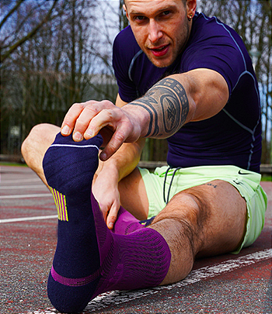 RUNNING TECH CUSHION ( Branca )- Meia compressiva de corrida com amortecimento