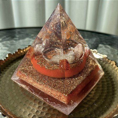 Pirâmide Orgonite Revitalização Energética - Indicado para pessoas que se sentem com pouca energia e desejam recuperar ou aumentar a vitalidade