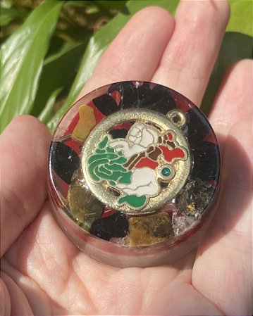 Orgonite redondo mini São Jorge - Vencer obstáculos e abrir caminhos