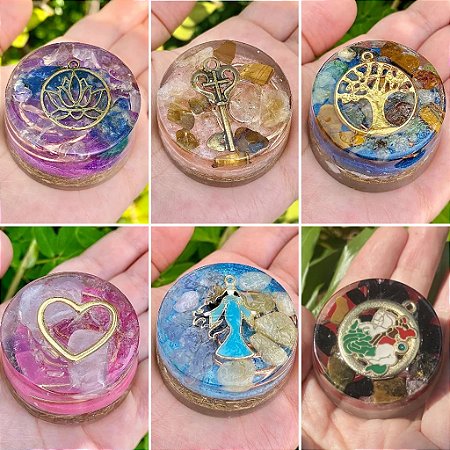 Kit 6 Orgonites Redondo Mini - Flor de Lótus, Chave, Arvore da Vida, Coração, Iemanjá e São Jorge