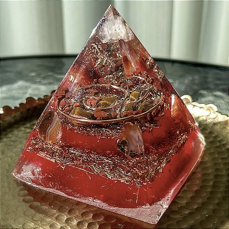 Pirâmide Orgonite Desperta Força Interior e Coragem -  Ideal para eliminar medo, aumento coragem, fazer o que precisa ser feito e fortalecimento do eu