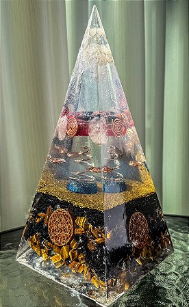Orgonite Pirâmide Gigante Proteção Total- 29x14cm - Feita com as mais potentes pedras de proteção existentes - Turmalina negra, jaspe vermelha e olho de tigre