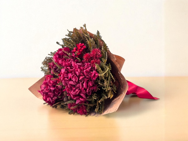 Bouquet de Flores Variadas Secas Vermelhas Tam G