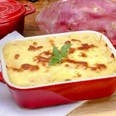 Escondidinho de frango com purê de batata doce e queijo 350g
