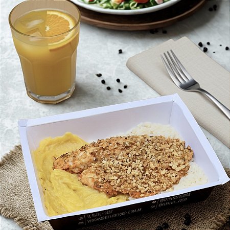 St. Peter com crostas de castanhas de caju, arroz branco e purê de banana da terra - 360g