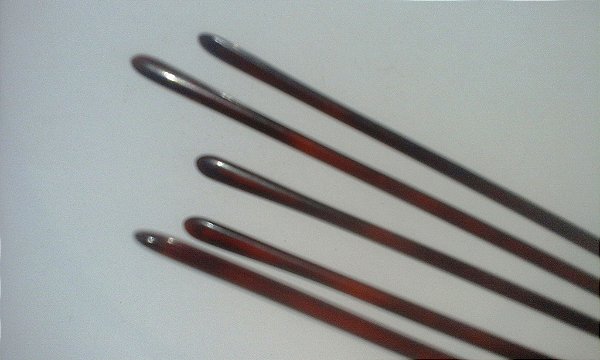 PONTEIRÃO AGULHA DE PVC PARA HASTES DE ÓCULOS COR CORAL