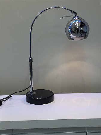 Luminária Cromada base de mármore para uma lampada E-14