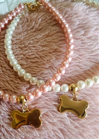 Colar de Pérolas com Pingente Dourado