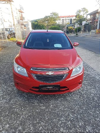 CHEVROLE ONIX 1.0 LT VERMELHO COMPLETO 2015 VALOR SEM TROCAS R$ 41,900,00 VALOR COM TROCAS R$ 43,900,00 AVALIO TROCAS E FINANCIO POR FINANCEIRAS