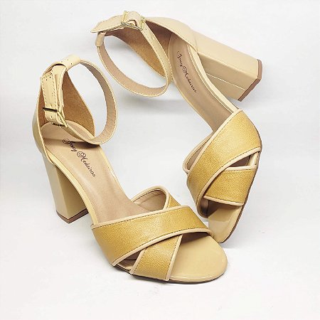 salto alto grosso bege