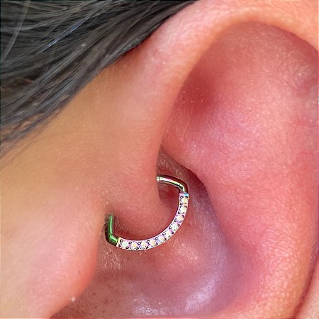 ARGOLA TITÂNIO HORUS EYE ZIRCÔNIAS CLICKER