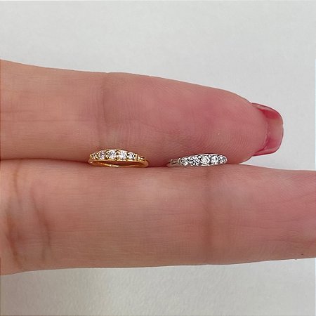 ARGOLA AÇO MEIA ALIANÇA ZIRCÔNIAS CLICKER
