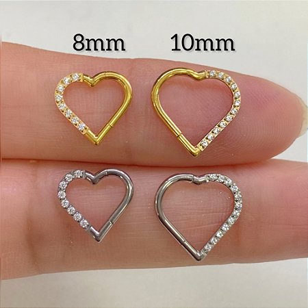 ARGOLA TITÂNIO CORAÇÃO ZIRCÔNIAS CLICKER