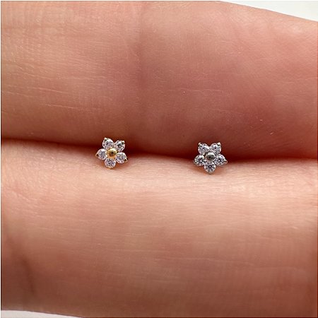 LABRET TITÂNIO AUSTRALIANO PUSH PIN FLORZINHA ZIRCÔNIAS