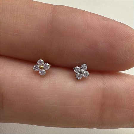 LABRET TITÂNIO 4 PÉTALAS ZIRCÔNIAS