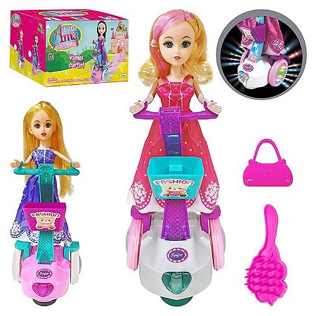 Boneca Little Amy Bate e Volta Patinete