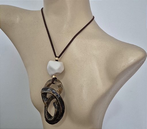 Colar Enrosco - marrom e preto