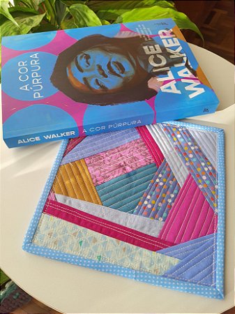 Tapetinho de caneca (combinando com capas de livros)