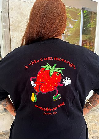 Camiseta A Vida é um m morango socado no cu