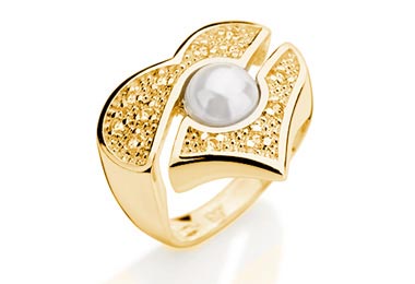 Anel Coração banhada ouro 18k com zircônias e pérola