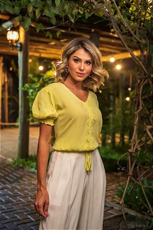 Blusa com manga levemente bulfante Juliana Eva Bella